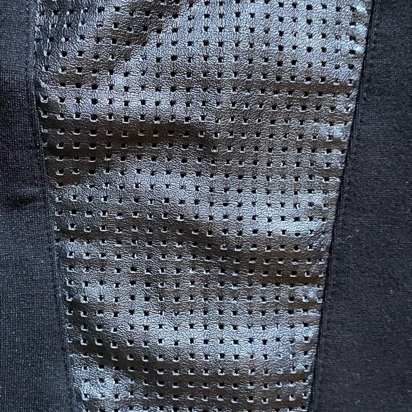 Lysse high waist legging with vegan leather detail - Picture 4 of 5